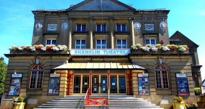 A cosy cottage in Shanklin Old Town with 15% off Red Funnel travel.