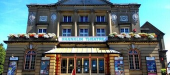 A cosy cottage in Shanklin Old Town with 15% off Red Funnel travel.