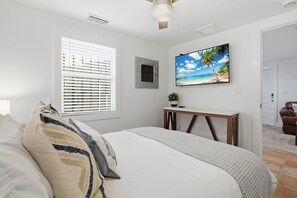 2 habitaciones, escritorio, tabla de planchar con plancha y internet 