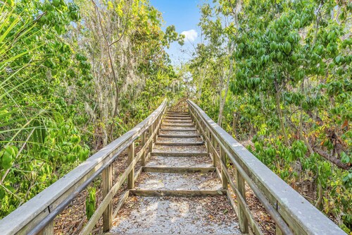 Canal-Front Oasis in Terra Ceia: Pool, Patio, Dock