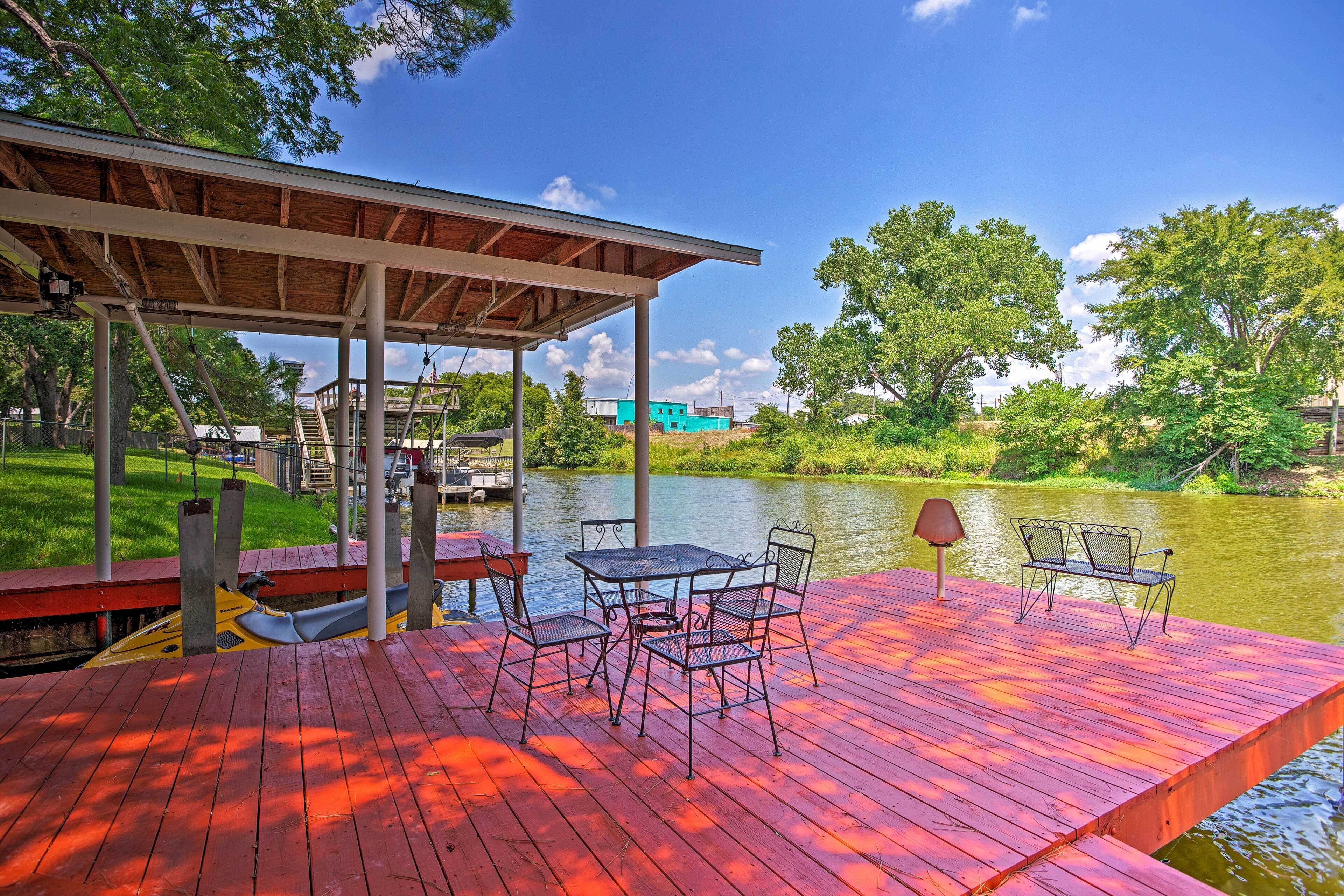 Spacious Cedar Creek Lake Getaway w/ Deck & Dock!