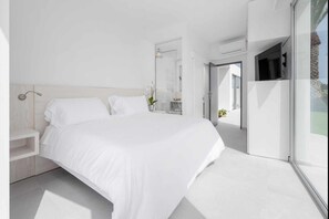 4 slaapkamers, een strijkplank/strijkijzer, wifi, beddengoed