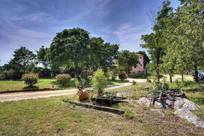 المنطقة المحيطة بالمنشأة