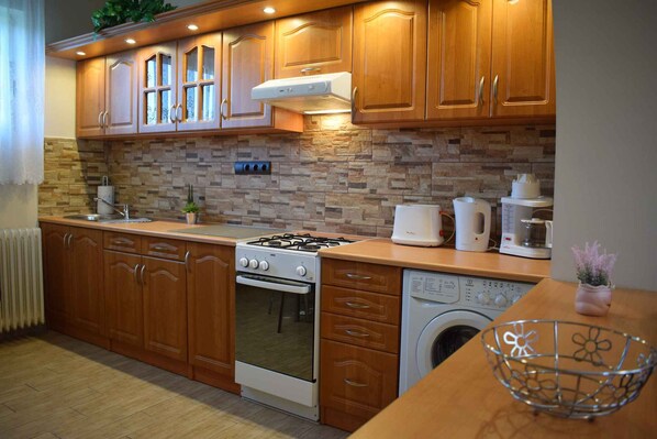 Fridge, microwave, oven, stovetop