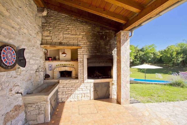 Property grounds - Villa with swimming pool, sauna and indoor pool (Nedešćina)