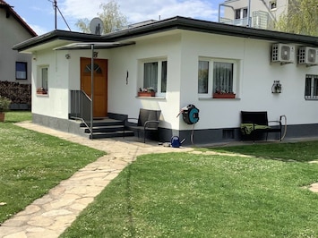 BĂątiment, FenĂȘtre, PropriĂ©tĂ©, Nuage, Plante, Ciel, Maison, Lot Terre, Architecture, Quartier