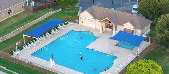 Dog-Friendly/ Spacious 4BR/2BA Home/Near Austin/EV Charger/Separate Office