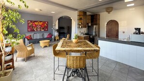 Suite Studio Deluxe | Salle à manger