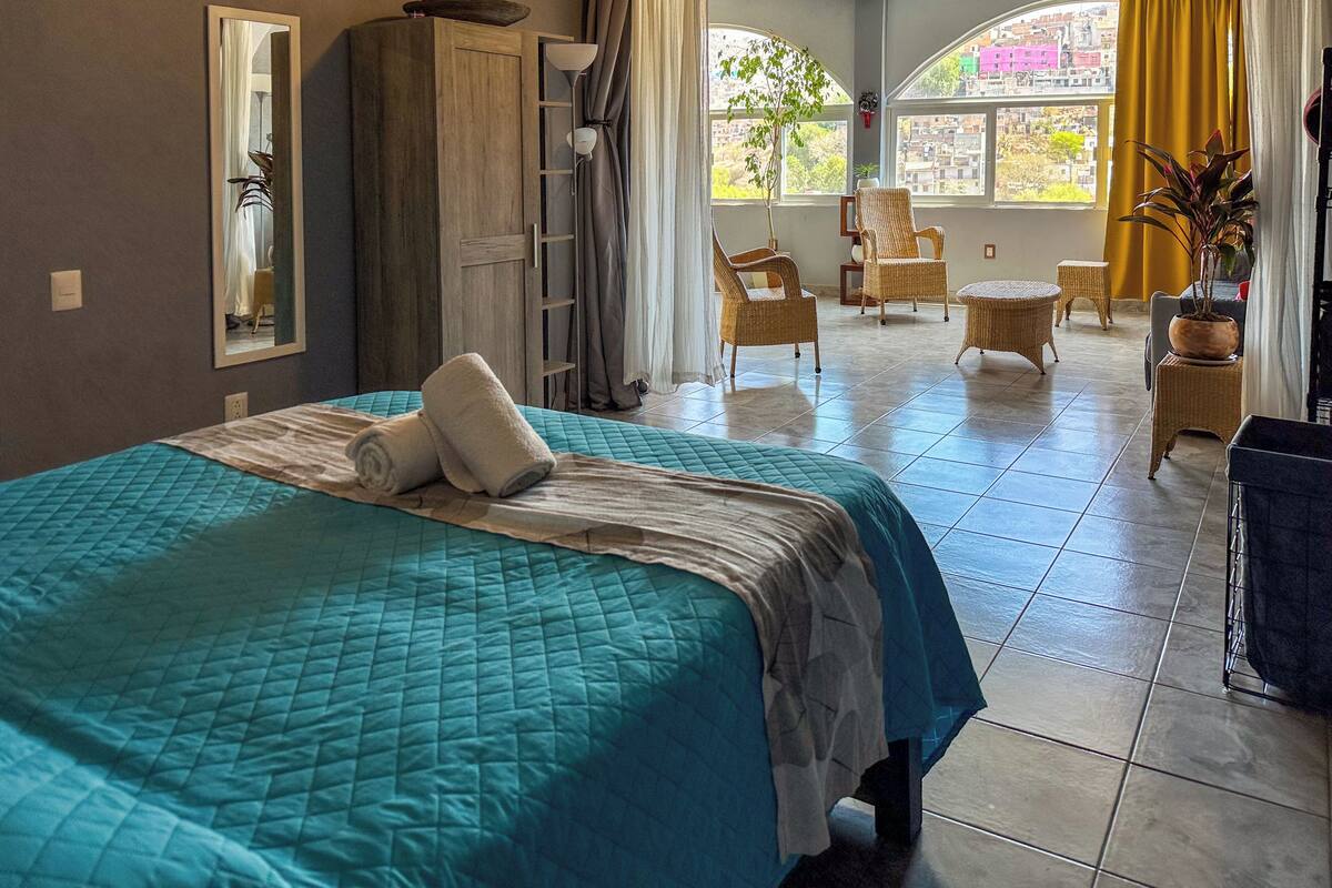 Studio Suite Deluxe | Bộ đồ giường cao cấp, bàn, bàn ủi/dụng cụ ủi quần áo 