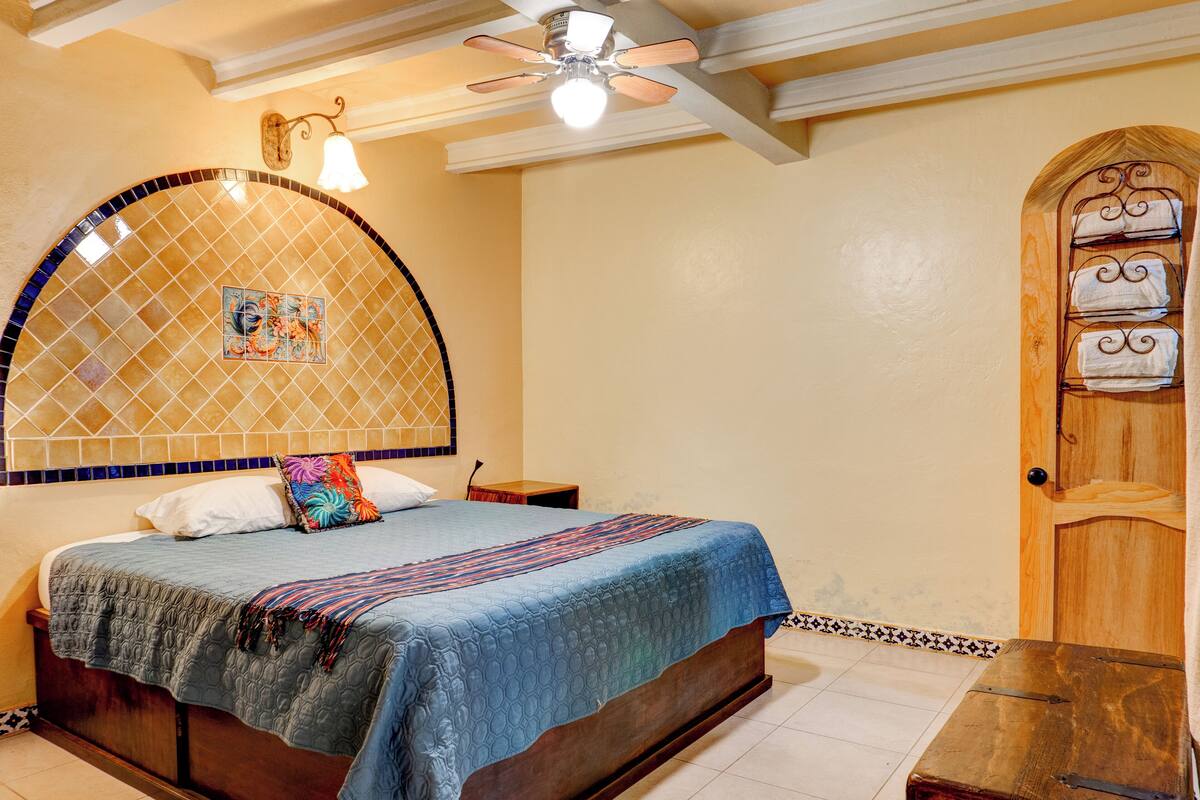 Phòng đôi Deluxe | Bộ đồ giường cao cấp, bàn, bàn ủi/dụng cụ ủi quần áo