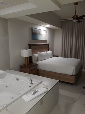 Shower, jetted bath, hair dryer, towels - This is a family resort,with outdoor pools,slides,shops for your convenience  (Kissimmee)