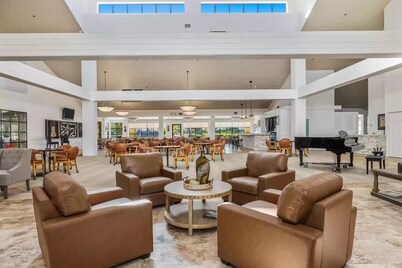 Want an amazing view on the 18th green next to the clubhouse? Look no further!