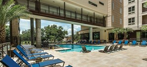 حمّام سباحة خارجي