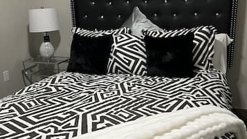 2 bedrooms, desk, iron/ironing board, WiFi