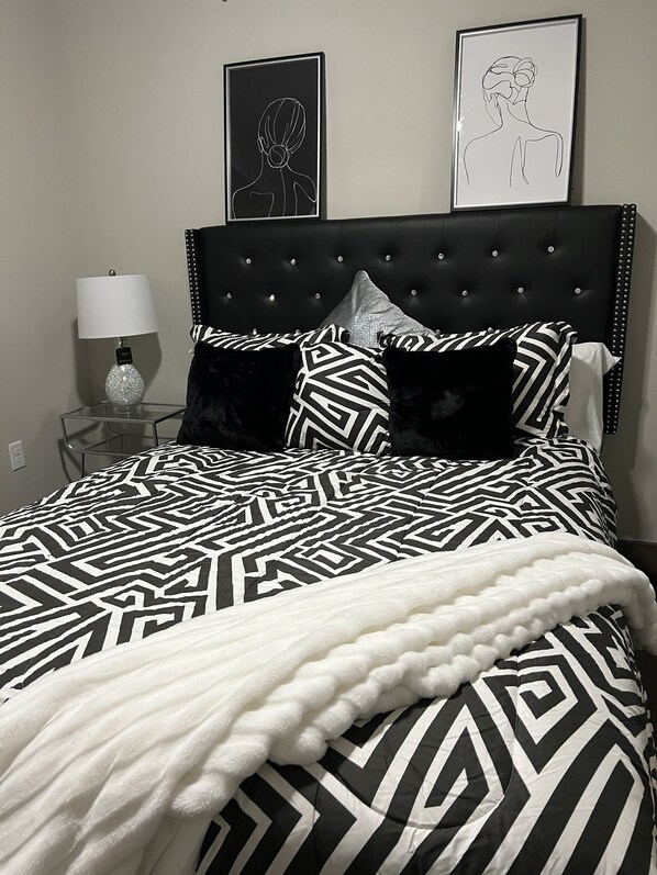 2 عدّة غرف نوم ومكتب ومكواة/لوح كي وواي فاي