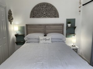 1 bedroom, iron/ironing board, travel crib, free WiFi - Walk to Everything, Beach Condo (Madeira Beach)