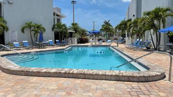 AuĂenpool, beheizter Pool