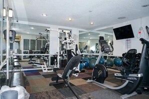 Fitness facility - Walk to Everything, Beach Condo (Madeira Beach)