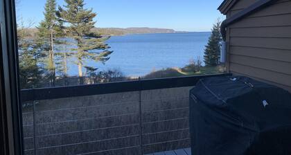 Last minute deal! Lake Superior Views Near Waterfalls 3 Bedroom 2 Bathroom