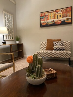 Smart TV - 2 BD / 2 BA (Charlotte)