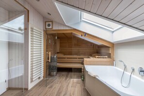 Kylpyamme, hiustenkuivaaja, pyyhkeet