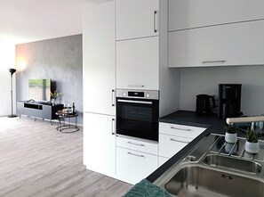 Kühlschrank, Ofen, Herdplatte, Geschirrspüler