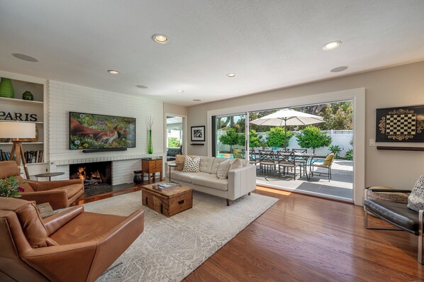 Smart TV, fireplace, computer monitors