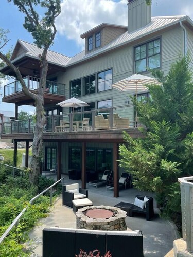 Save 15% Off 4 Night Stay! Amazing Waterfall/Lake Views! Pool, Dock!