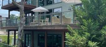 Save 15% Off 4 Night Stay! Amazing Waterfall/Lake Views! Pool, Dock!
