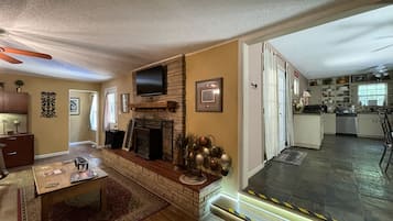 Smart TV, fireplace, books, offices