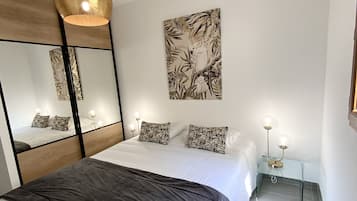 1 bedroom, bed sheets