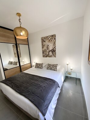 1 bedroom, bed sheets