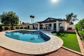 Relax and hang out by the pool, lounge chairs and outdoor seating!