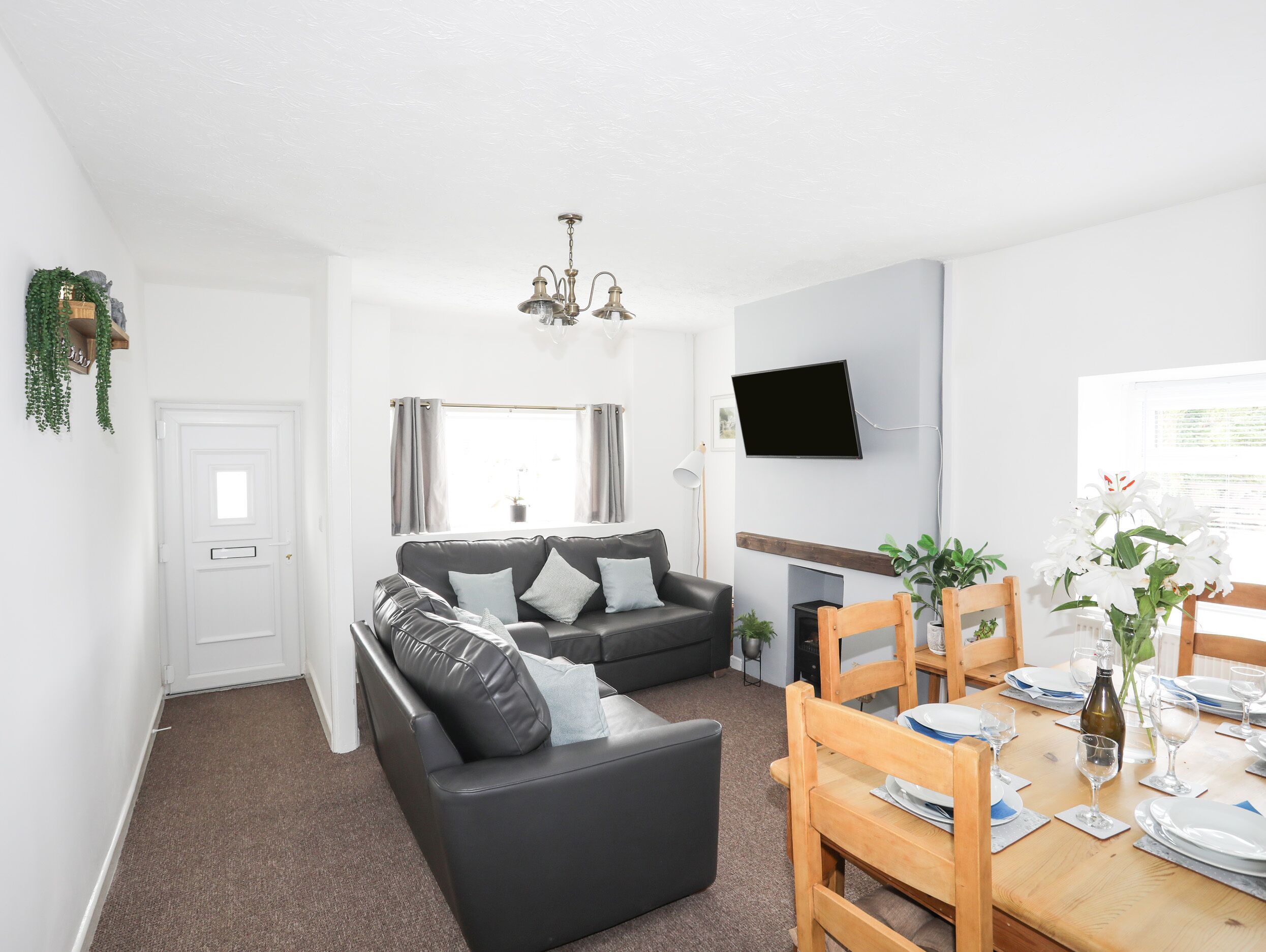 Garnedd Rhos, Family Friendly, Character Holiday Cottage In Benllech - Anglesey