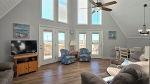 Living area - "On Holden Pond" - Luxury Oceanfront Pet Friendly Home, 5 Bedrooms / 2 Bathrooms (Holden Beach)