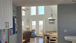 Interior - "On Holden Pond" - Luxury Oceanfront Pet Friendly Home, 5 Bedrooms / 2 Bathrooms (Holden Beach)