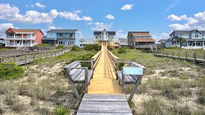 Exterior - "On Holden Pond" - Luxury Oceanfront Pet Friendly Home, 5 Bedrooms / 2 Bathrooms (Holden Beach)