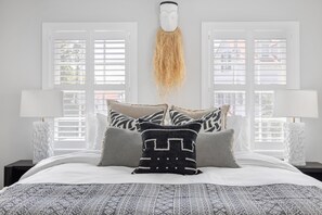 4 habitaciones, tabla de planchar con plancha, wifi y ropa de cama 