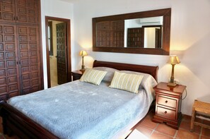 4 عدّة غرف نوم ومكواة/لوح كي وواي فاي مجانًا وملاءات أسرّة