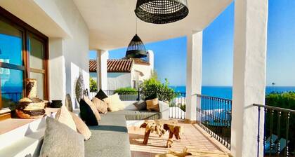Villa 'Casa Alba' with Sea View, Wi-Fi and Air Conditioning