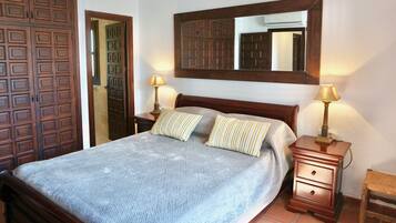 4 bedrooms, iron/ironing board, free WiFi, bed sheets