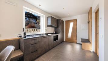 冷蔵庫、電子レンジ、コンロ、食器洗い機