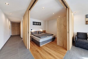 2 bedrooms, free WiFi, bed sheets - Apartment "Thalerhof Naturae Rupes" with Mountain View, Garden & Wi-Fi (Unterinn Ritten)