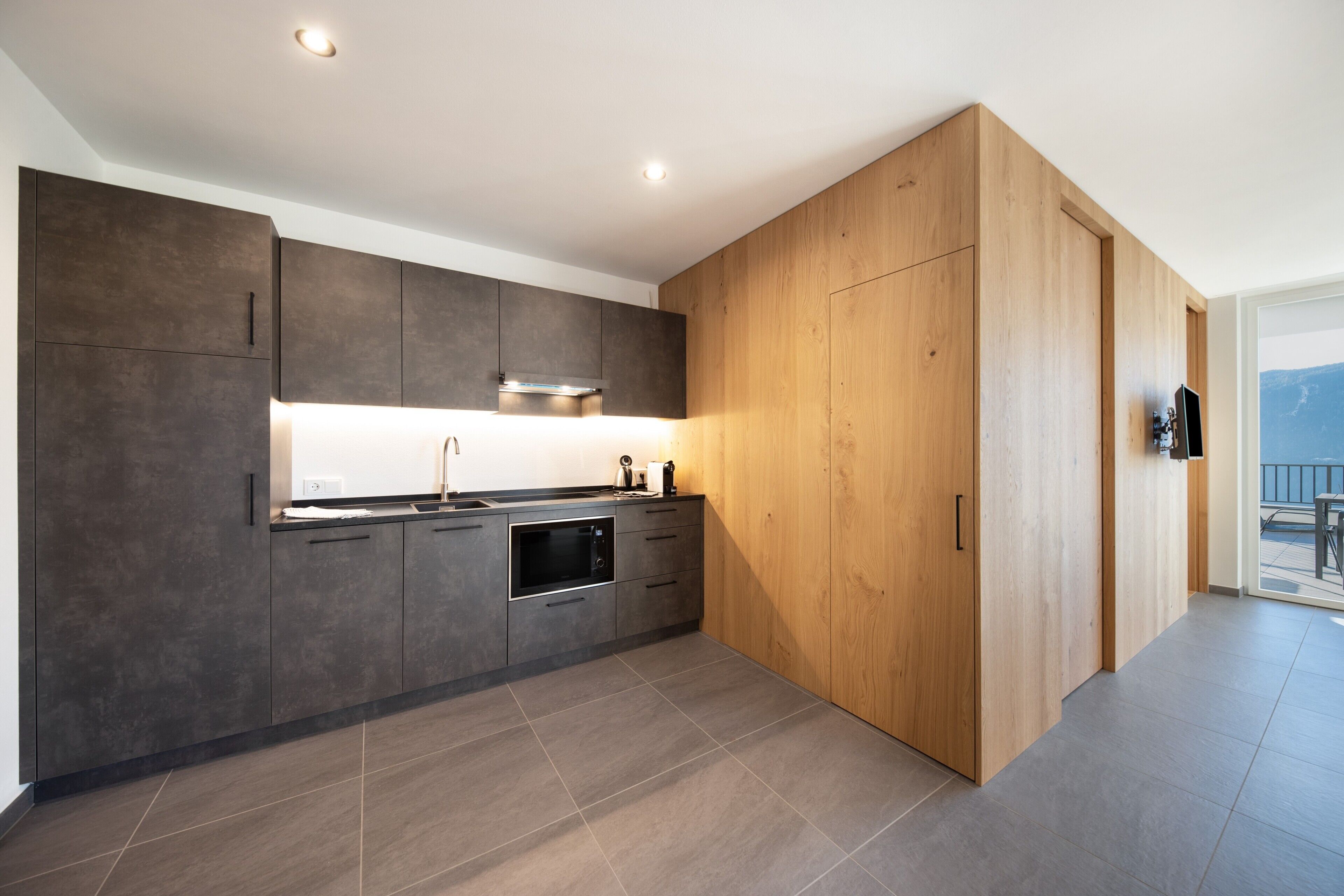 Kühlschrank, Mikrowelle, Herdplatte, Geschirrspüler