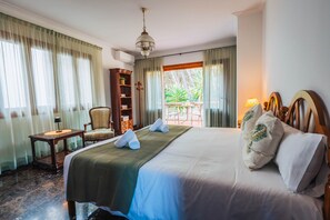 5 bedrooms, iron/ironing board, free WiFi, bed sheets