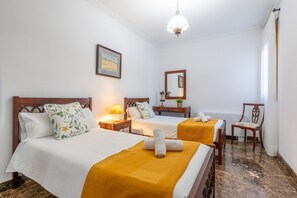 5 slaapkamers, een strijkplank/strijkijzer, gratis wifi, beddengoed