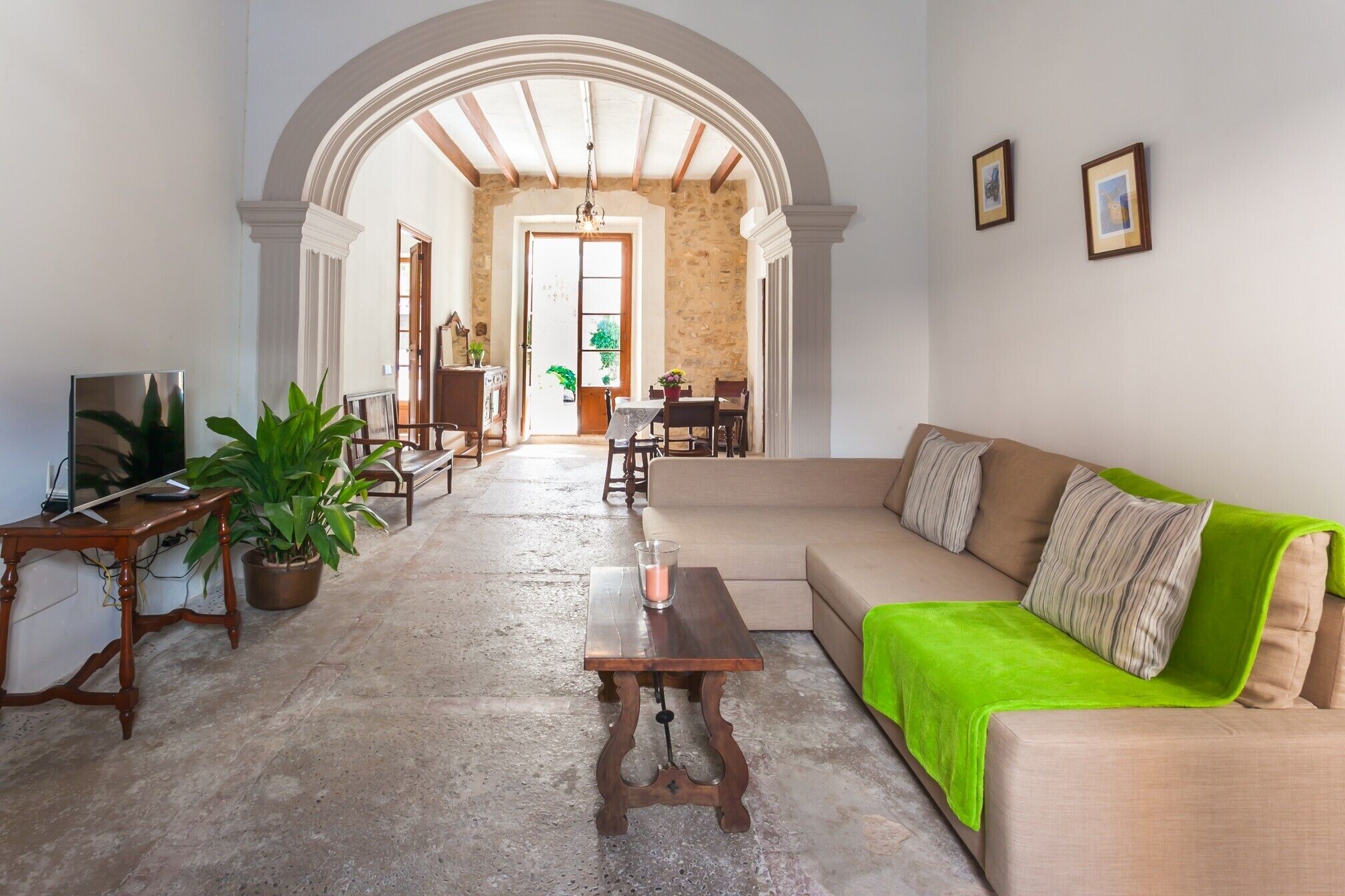 TV, fireplace, DVD player, stereo