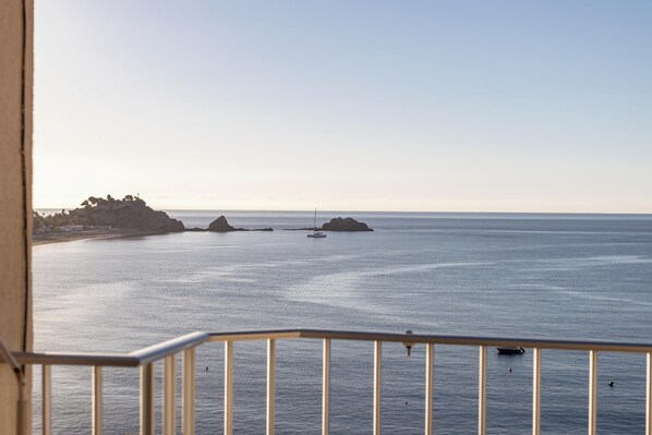 Property grounds - Apartment Sea-front by Beach with Pool & Wi-Fi (Almunecar)