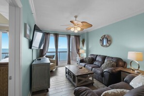 Living area - Sunrise Resort by BBG (Panama City Beach)