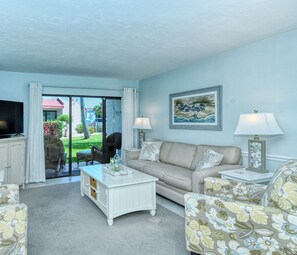 Living area - Runaway Bay Resort by BBG (Bradenton Beach)